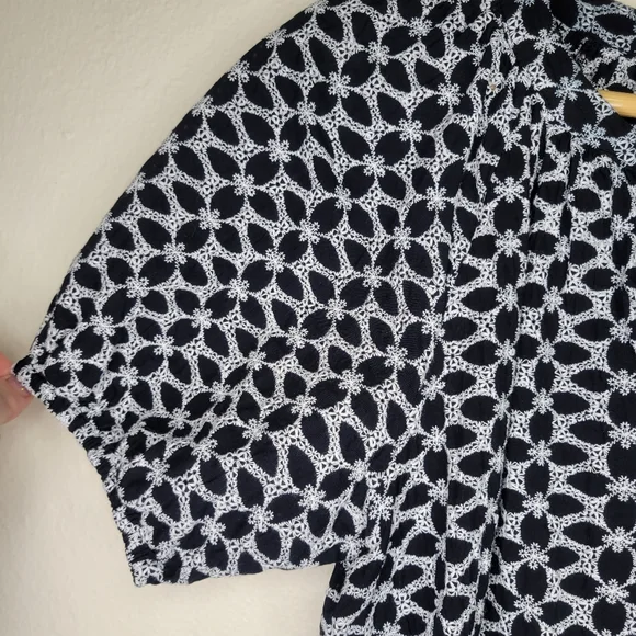 LOFT Textured Puff Sleeve Blouse, Size L - Picture 5 of 6